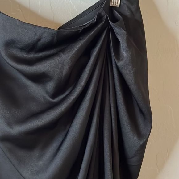 Shein Curve Black side slit skirt with back zipper gathered slinky material 0X - Picture 3 of 13